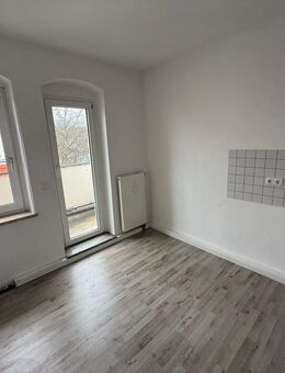 NEU! Helle Familienwohnung mit 3 Zimmern und Balkon - Zwickau