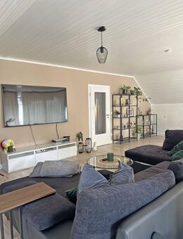 Renovierte 3 Zimmer-Dachgeschoss-Wohnung mit Südbalkon, Gäste-WC und Garage in Bad Oeynhausen-Zentrum - Bad Oeynhausen