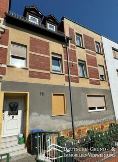 solides Objekt mit viel Platz, Innenhof und Garage sucht neue Eigentümer