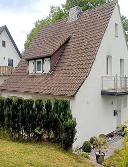 Modernisiertes 5-Zimmer-Einfamilienhaus, voll unterkellert mit Garage und Balkon in ruhiger Wohnlage - Hallenberg
