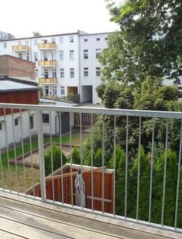 Freundliche Singlewohnung mit Balkon (Gartenseite), sep. Küche, Laminatboden & Badewanne - Magdeburg