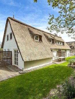 Exklusives Reetdachhaus mit drei stilvollen Ferienwohnungen in ruhiger Lage von St. Peter-Ording - Sankt Peter-Ording