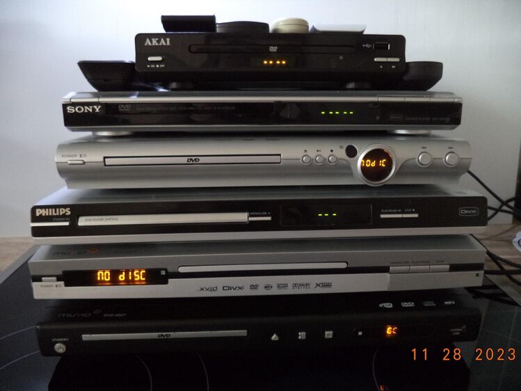 DVD Player 6 Stück Mit Fernbedienung DviX , USB .+ Geschenk Ohringe Neu . - Aachen Zentrum