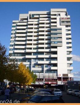 6 0 0,- mit PENTHOUSE Charakter mit PANORAMAVERGLASUNG auf 50 qm + herrliche 10 qm SONNEN- LOGGIA - Fürth