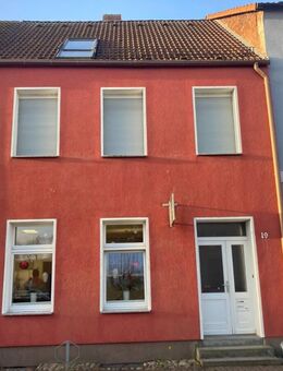 Zentral: Reihenhaus mit Anbau und Innenhof - teilvermietet.... - Malchin