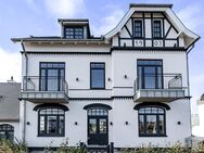 Kernsanierte Bäderstilvilla mit Ferienhausteilen in Strandnähe und bestechenden Deckenhöhen - Wenningstedt-Braderup (Sylt)