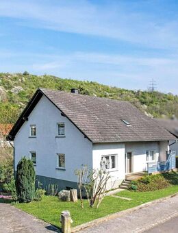 Großzügiges Einfamilienhaus mit ca. 210?m² bewohnbarer Fläche, Garage und Garten am Bach - Weiler (Monzingen)