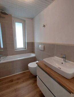 Erstbezug nach Modernisierung: 4 Zi. OG mit Garten(3-Fach-Vergl., neue Therme, uvm) - Jerxheim