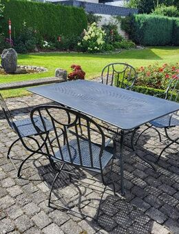 Garten-Metalltisch mit 4 klappbaren Stühlen 8gebraucht) zu verkaufen - Olsberg