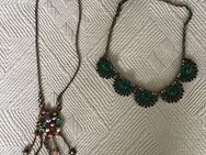 Eye-Catcher: 2 schöne ausgefallene Halsketten Modeschmuck - Bonn