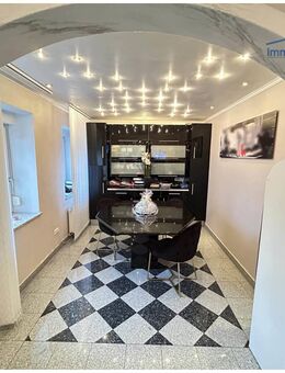 Luxuriöses Familiendomizil mit Doppelgarage und großzügigem Grundstück im eleganten Design - Schwabmünchen