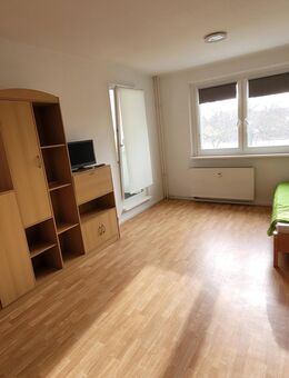 möbliertes WG Zimmer mit Loggia in 3 Raumwohnung in Leipzig/Schönefeld - Leipzig