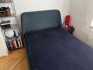 Schönes neuwertiges Bett mit leicht zu öffnendem Stauraum - München