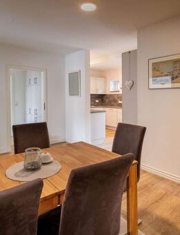 Moderne 2-Zimmer-Eigentumswohnung mit Balkon, nahe Husumer Schlosspark und Innenstadt. - Husum (Schleswig-Holstein)