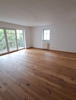 ++FREI +++2-ZIMMER-WHG+++BELIEBTE SÜDVORSTADT+++BALKON+++PARKETT+++TOP GRUNDRISS+++BEGRÜNTER INNENHOF+++AUFZUG+++TIEFGARAGE+++ - Leipzig