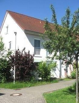 Modernes Reiheneckhaus mit schönem Garten, mit Garage, 2 Stellplätzen und Einbauküche - Stegaurach