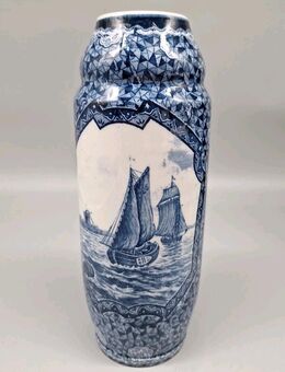 Vase Ostfriesenvase Keramik Blau-weiß Motiv Schiffe Küste Kutter 26cm hoch 8cm - Essen
