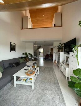 Familienfreundliche 4,5 Zi. Maisonettewohnung in Frankfurt - Frankfurt (Main)