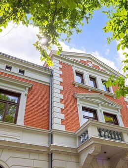 5-Zimmer-Wohnung im ersten Obergeschoss einer herrschaftlich sanierten Jugendstilvilla mit Balkon - Augsburg