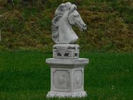 Pferdekopf auf Sockel - 60 cm - Massivstein - Heek