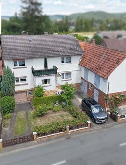 Wohnen mit Charme: Fachwerkhaus mit Scheune und grünem Paradies in Sarnau - Lahntal