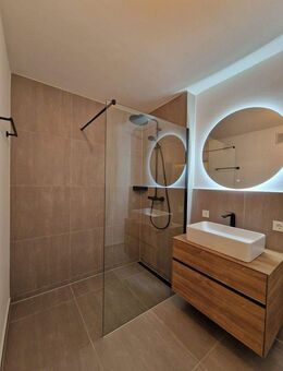 Provisionsfrei! Frisch sanierte und provisionsfreie helle 3-Zimmer-Wohnung mit Südbalkon - Augsburg