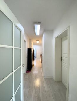 Eigennutz o. Kapitalanlage - gut geschnittene 4,5 Zimmer-Etagenwohnung mit großer Terrasse - München