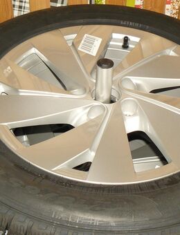 Neue Winterkompletträder Pirelli 215/65/17 H auf Alufelgen 7J/17 VW Bari - Ratingen Zentrum
