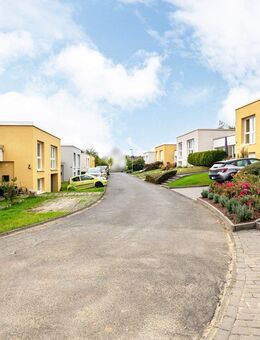 MANNELLA *Modernes Wohnensemble* 10 kernsanierte KfW-55-Häuser als Gesamtpaket. - Ruppichteroth