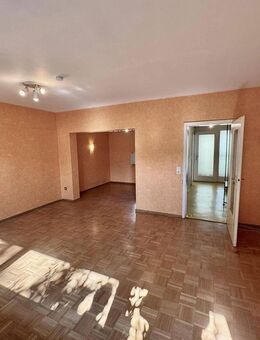 Sofort Frei: Reihenmittelhaus in Ludwigsburg, Eglosheim mit Potenzial - Garten & Garage - Ludwigsburg