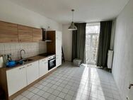 Sonnige Wohnung im 3. OG mit EBK + Balkon an der Küche ! - Chemnitz