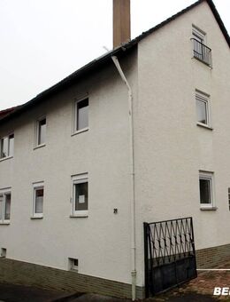 BERK Immobilien - Charmantes Zweifamilienhaus mit großem Platzangebot und Garage in Mönchberg - Mönchberg
