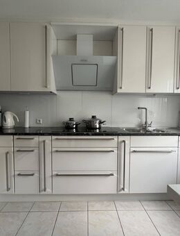 Moderne, sofort bezugsfreie 4-Zimmer-Wohnung mit Einbauküche, Wohlfühlbad, Balkon und Garage in Bretten zu verkaufen! - Bretten