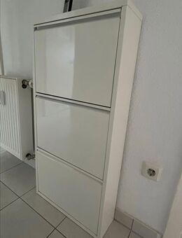 weißer Schuhschrank aus Metall - Dortmund