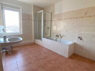 4 Zim Whg 100 m2, Tageslichtbad mit Badewanne und Dusche in Altenburg - Altenburg