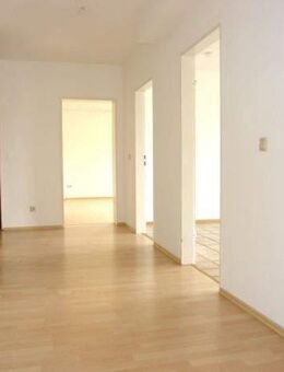 Gemütliche ca.100m² Erdgeschoss-Wohnung mit geschützter West-Terrasse - Langgöns