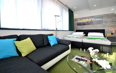 Schönes 1-Zimmer-Penthouse-Apartment mit Ausblick, komplett ausgestattet, Innenstadt Offenbach