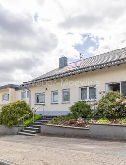 Gepflegtes Gebäudeensemble / größtenteils vermietet / Garten + Garage - Much