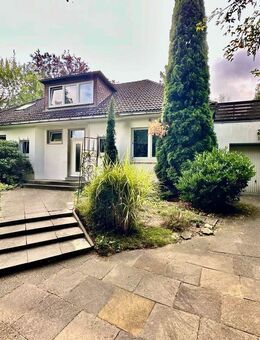 Solides Einfamilienhaus mit großem Grundstück - Bremen