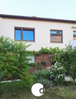 Sanierte 3,5-Zimmer-Wohnung mit Garten und Pergola / Anmietung eines Büros im Dachgeschoss möglich - Stuttgart