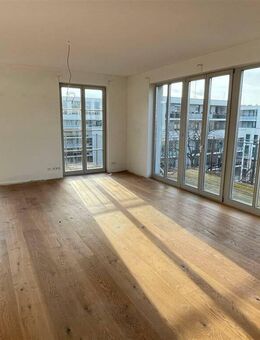 TRAUMWOHNUNG MIT 5 SCHLAFZIMMERN*80QM WOHN-/ESSBEREICH*3BALKONE*3 BÄDER*LIFT*STELLPLATZ - Berlin