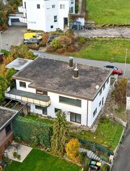 Familienidylle in Aurich - Einfamilienhaus mit Einliegerwohnung und Aussicht, renovierungsbedürftig - Vaihingen (Enz)