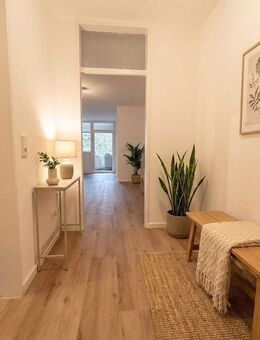 Renovierte 3-Zimmer-Wohnung mit Loggia, Gäste-Duschbad und direktem Badzugang zum Elternzimmer - Siegen (Universitätsstadt)