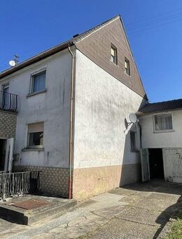 Sanierungsbedürftiges Einfamilienhaus mit großem Platzangebot - Niederkirchen