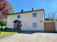 Burtenbach: Charmantes nach Süden ausgerichtetes Wohnhaus auf großzügigem Hang-Grundstück - Burtenbach
