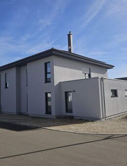 Dieses imposante Einfamilienhaus, Baujahr 2022, wartet auf seine neue Familie. Energ.-Eff.-Kl. : A+ - Winterlingen