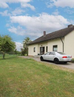 Renovierungsbedürftiges EFH mit Garten, erweiterbarem Grundstück, Platz für Pferde & Ausbaupotenzial - Hohenburg
