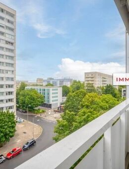 IMMOBERLIN.DE - Top-Citylage bei der Spree! Sympathische Wohnung mit Loggia - Berlin
