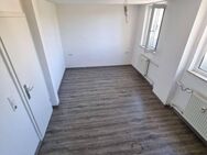 Charmante 1-Zimmer-Dachgeschosswohnung mit Einbauküche in Balingen - Balingen