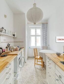 IMMOBERLIN.DE - Sympathische Altbauwohnung mit ruhigem Balkon beim Humannplatz - Berlin